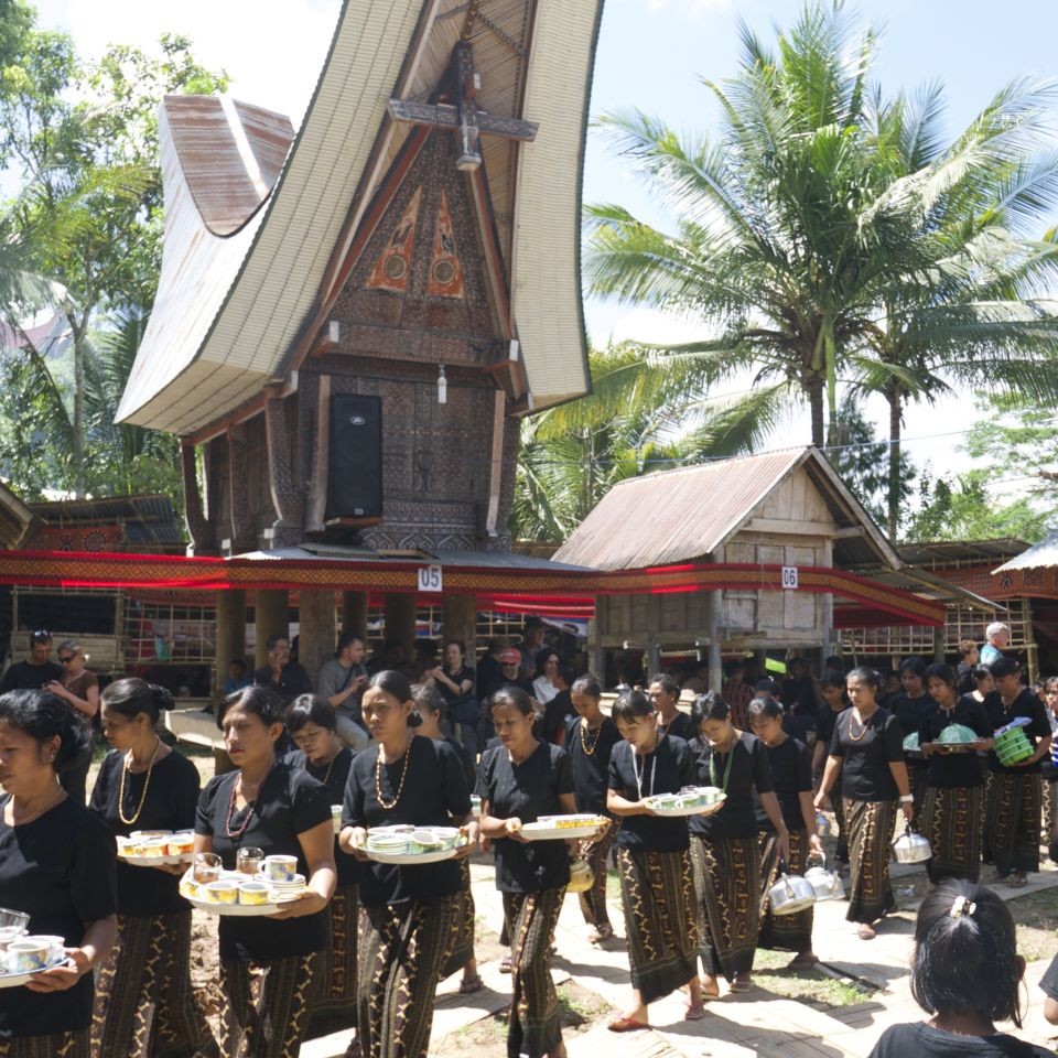les rites funéraires au pays Toraja (Sulawesi-Indonésie)
